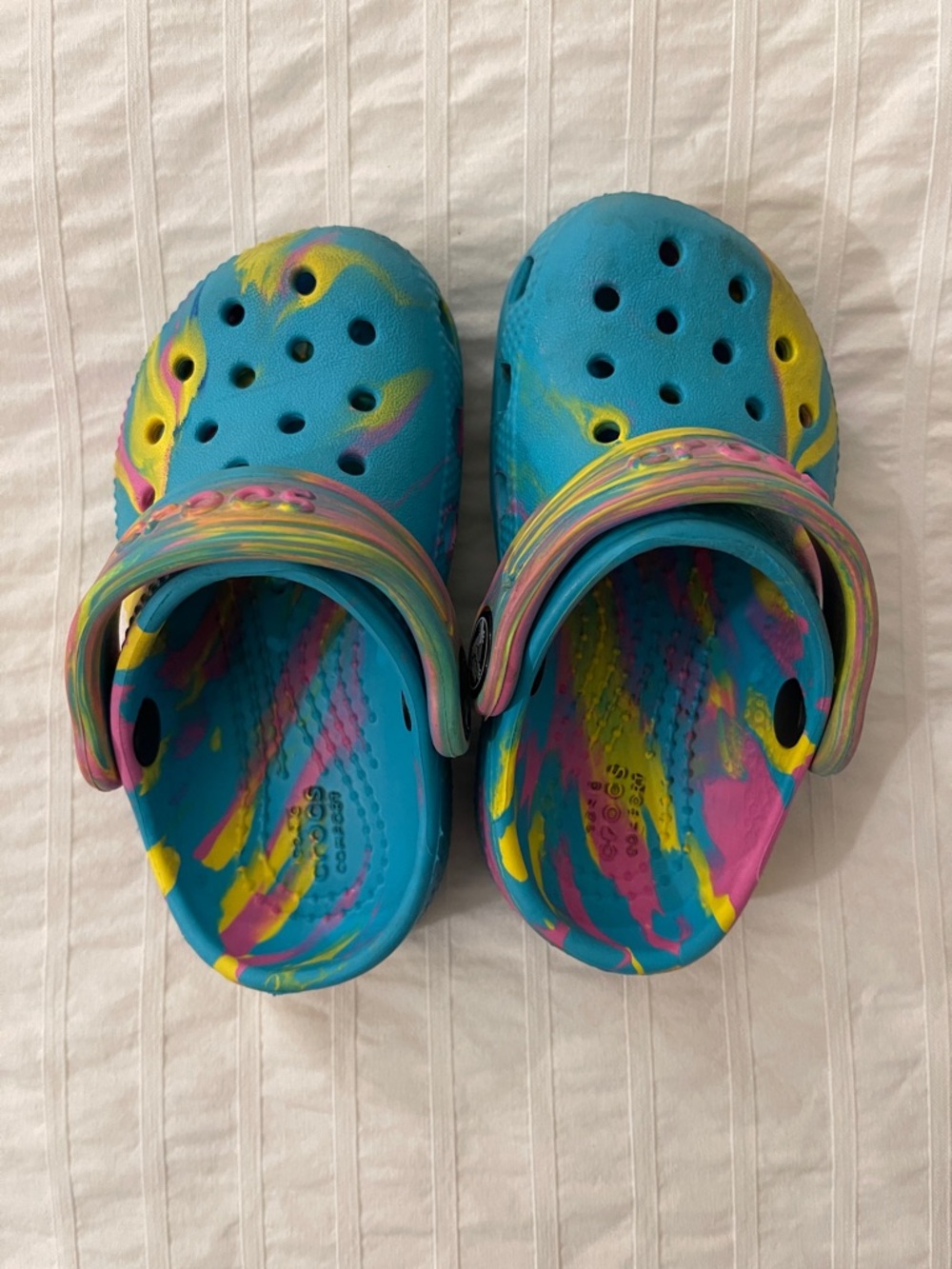 CROCS Kids Tie-Dye-Pattern Clog in Blue, Pink & Yellow
